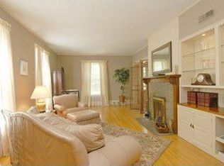 1011 N Spring St, Elgin, IL 60120