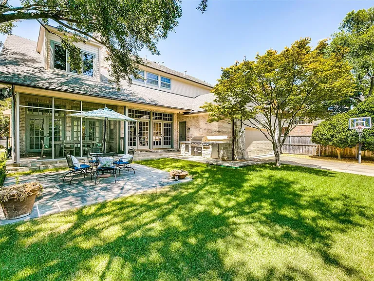 3909 Greenbrier Dr — Photo 32