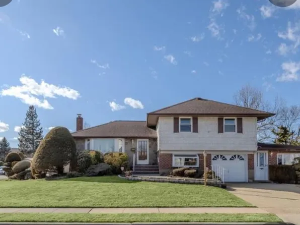 (undisclosed Address), Massapequa, NY 11758