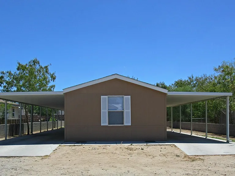 11822 S Sandra Ave — Photo 1