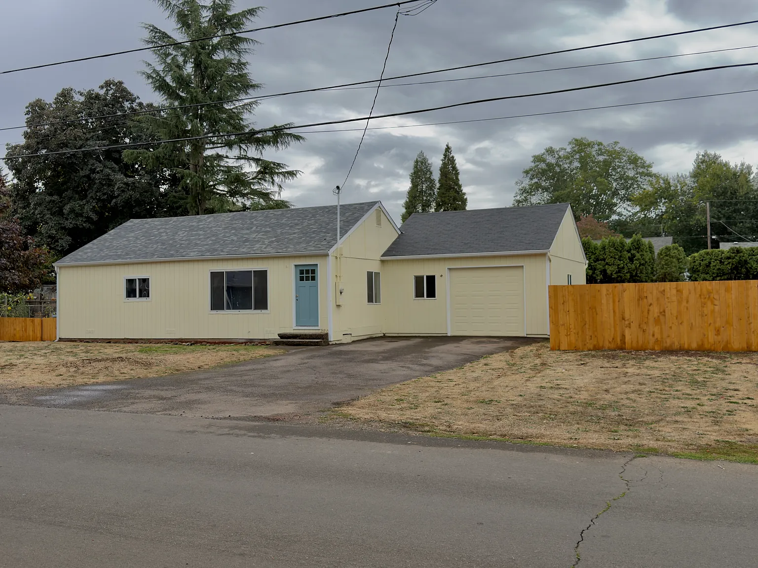 3 bed, 988 sqft, $2,100 — Photo 1