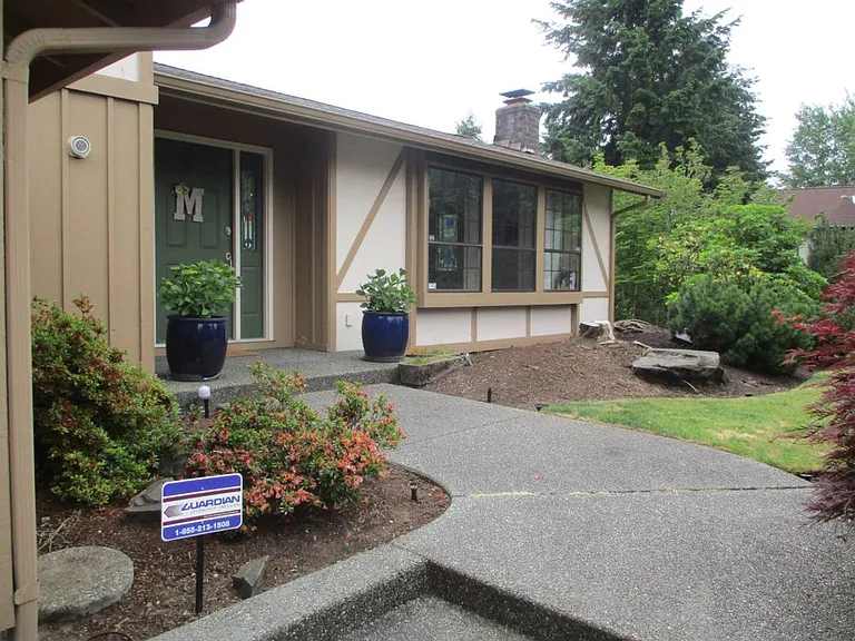 5513 70th Ave W — Photo 2