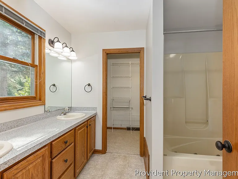1030 73rd St SE — Photo 16
