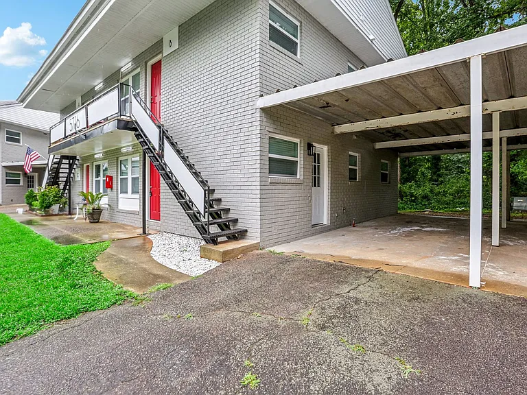 South Valley Apartments — Photo 11