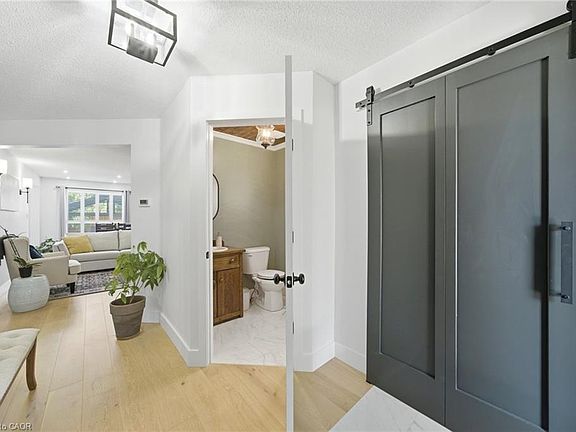 3rd image of 35 Rosebury Way