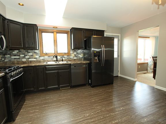 5th image of 1614 Brighton Ln