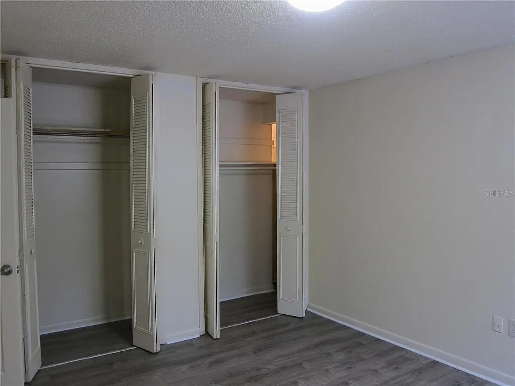 2 bed, 1.0 bath, 900 sqft, $1,050 — Photo 3