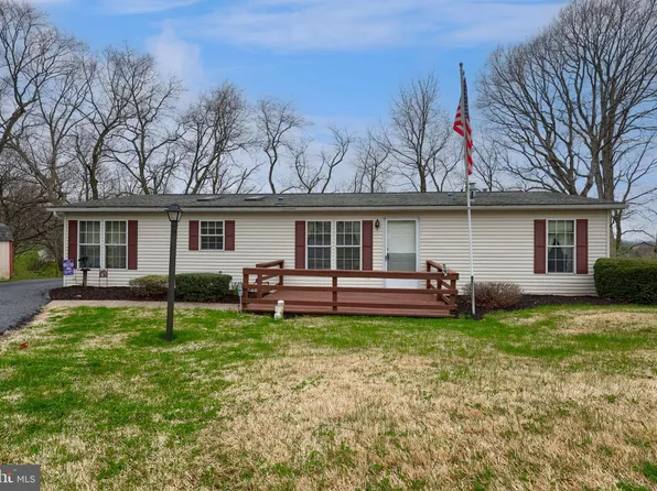 16 Brian Ct, Stevens, PA 17578