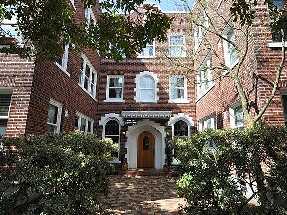 2nd image of 411 Boylston Ave E APT 302