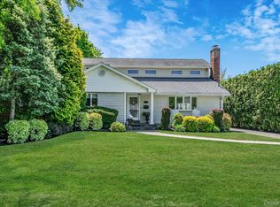 36 Manitton Court, Islip, NY 11751
