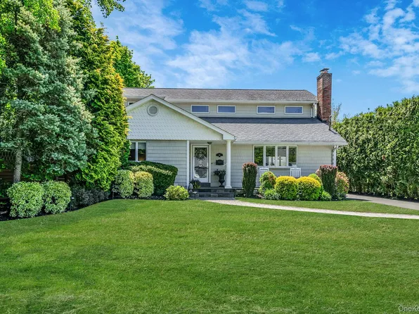 36 Manitton Court, Islip, NY 11751