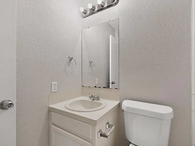 2521 Winter Oak St — Photo 14