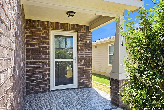 3 bed, 2.5 bath, 1813 sqft, $2,000 — Photo 3
