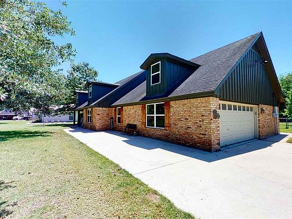 3rd image of 419 W Pineshadows Dr