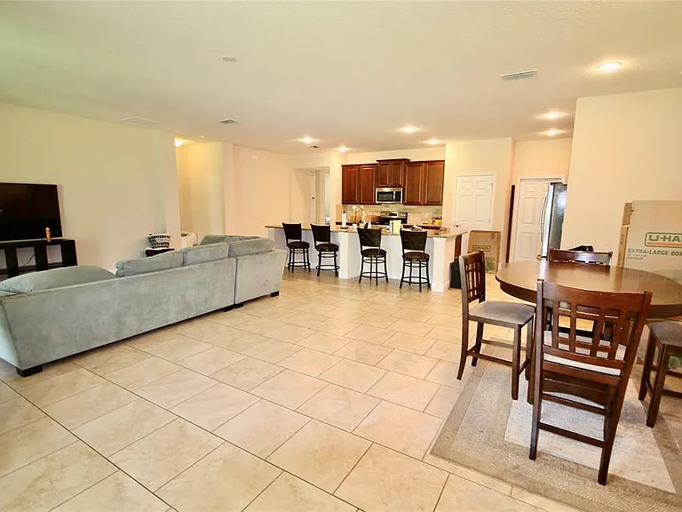 1073 Cavan Dr — Photo 6