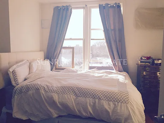 Rented by Sunrise Real Estate | media 25