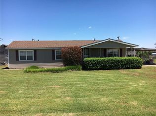 817 S Broadway Ave, Hinton, OK 73047