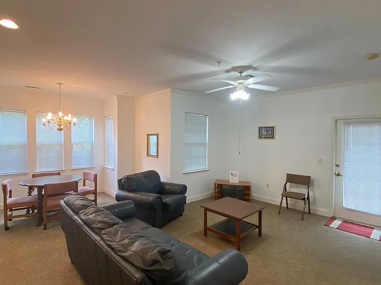 Hillcrest Apartments — Photo 24
