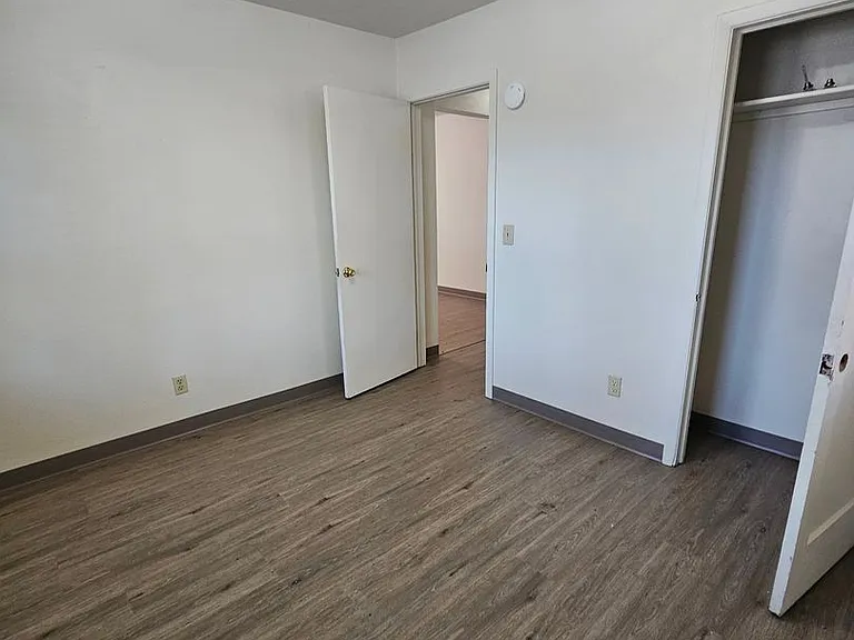 125 N Columbus Ave — Photo 17