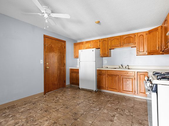 3rd image of 24 Larch St APT 8
