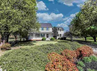 400 Cresthaven Dr, Boiling Springs, SC 29316