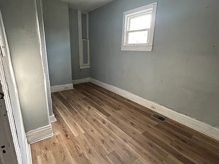 703 E Saint Catherine St — Photo 6
