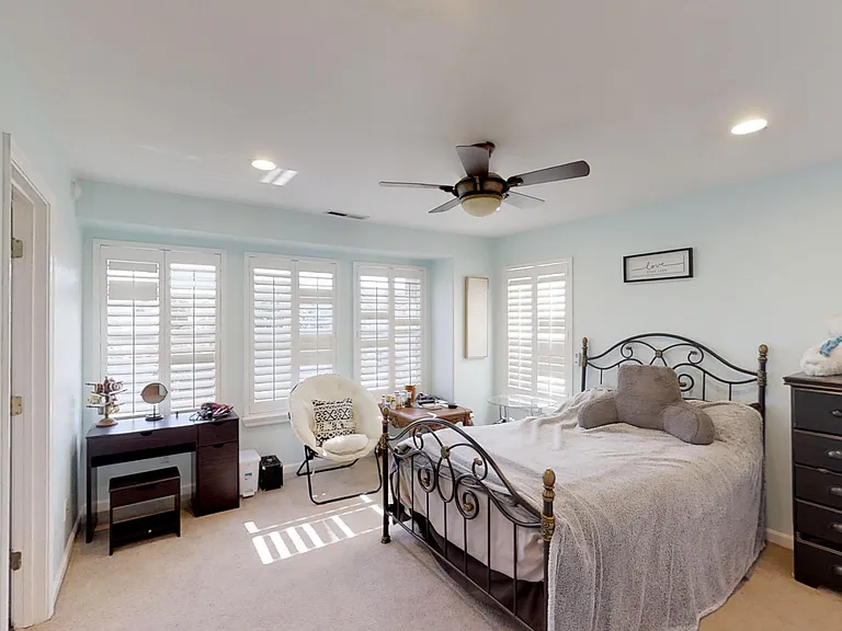 Wildflower Dr — Photo 29
