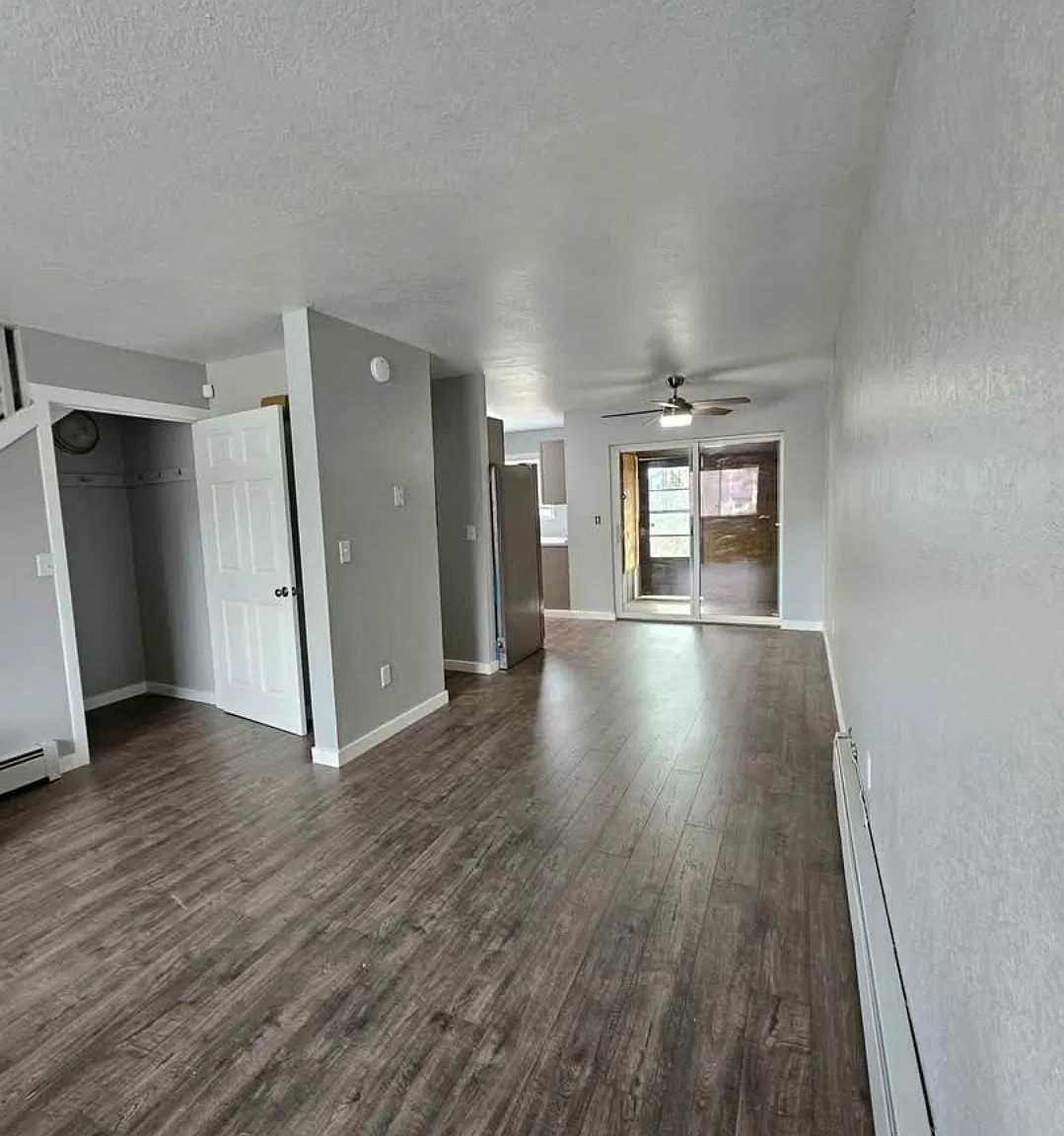 3 bed, 1.5 bath, $1,950 — Photo 2