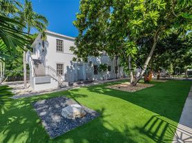 415 75th St, Miami Beach, FL