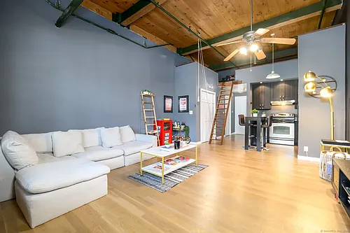149 Water St #4D Photo 1