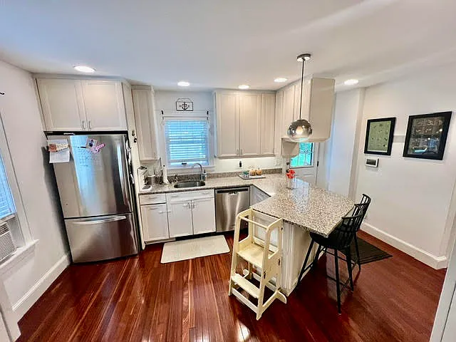 22 Longfellow Rd — Photo 3