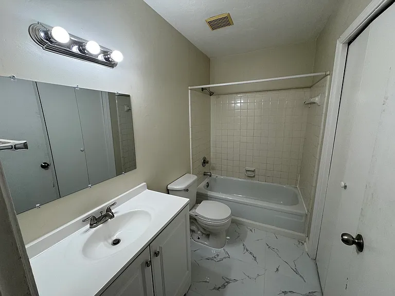 1401 Lazy Brk #D — Photo 7