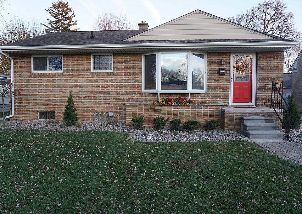 1st image of 1240 N Hayford Ave