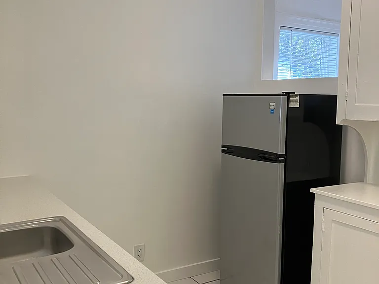 2035 1/4 N Vista Del Mar Ave — Photo 15