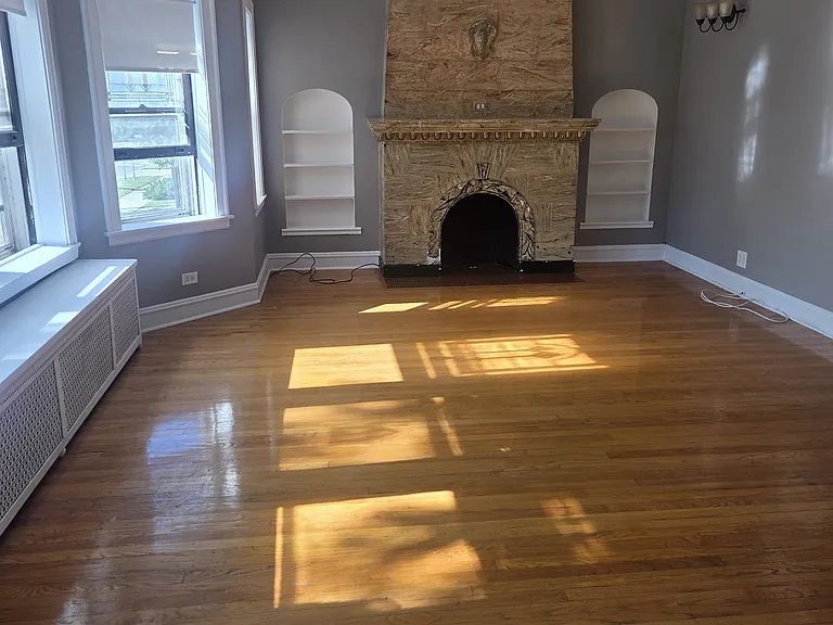 220 S Austin Blvd — Photo 2