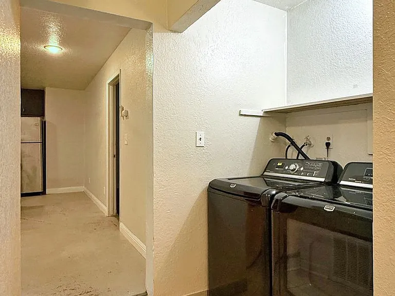 27 & 27 Betty St #A — Photo 7