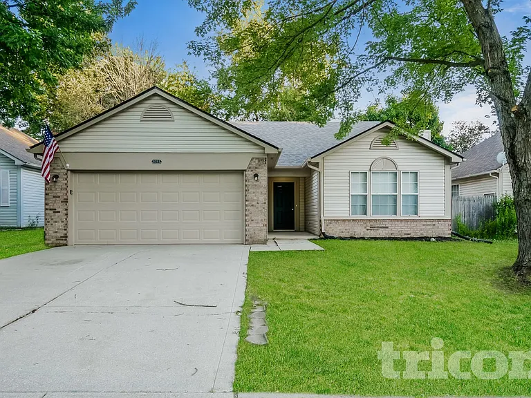 8341 Country Club Blvd — Photo 1