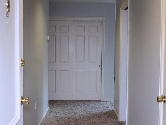 4th image of 1925 Manor Ct APT D