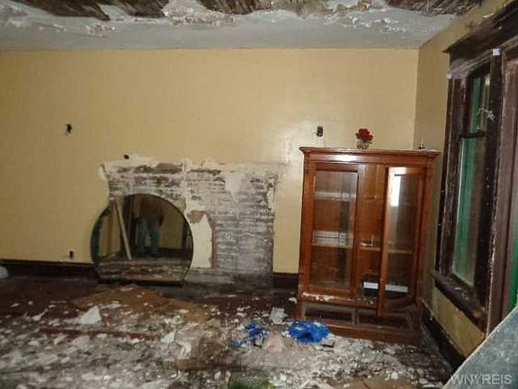 4th image of 33 Brunswick Blvd