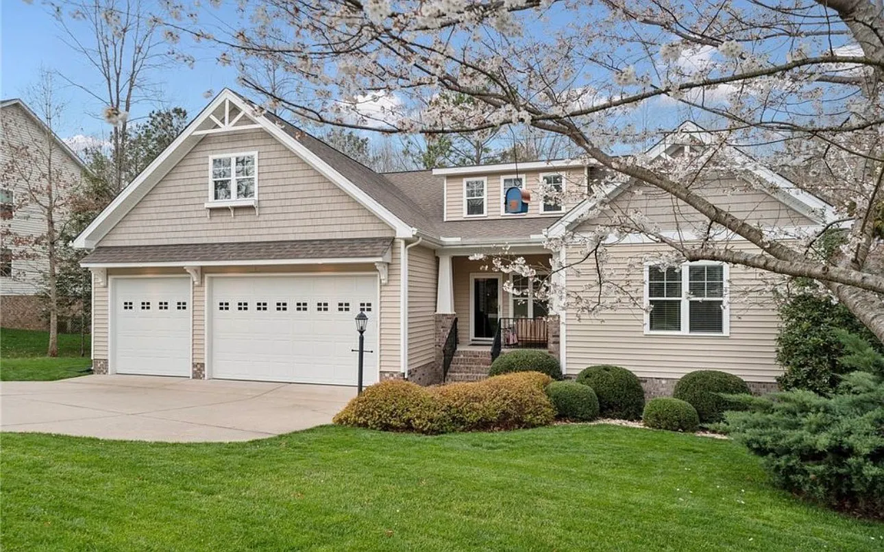 5 bed, 3100 sqft, $5,000 — Photo 1