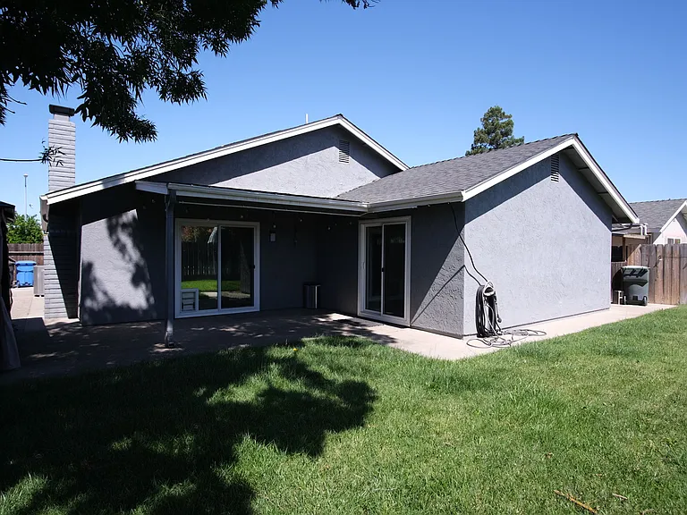 1058 Locust Ave — Photo 21