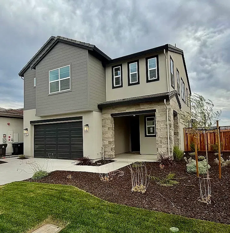 5 bed, 4.5 bath, 2664 sqft, $3,500 — Photo 1