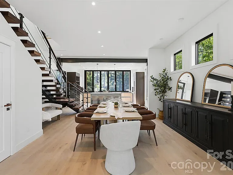 3 bed, 2.5 bath, 2075 sqft, $5,750 — Photo 3