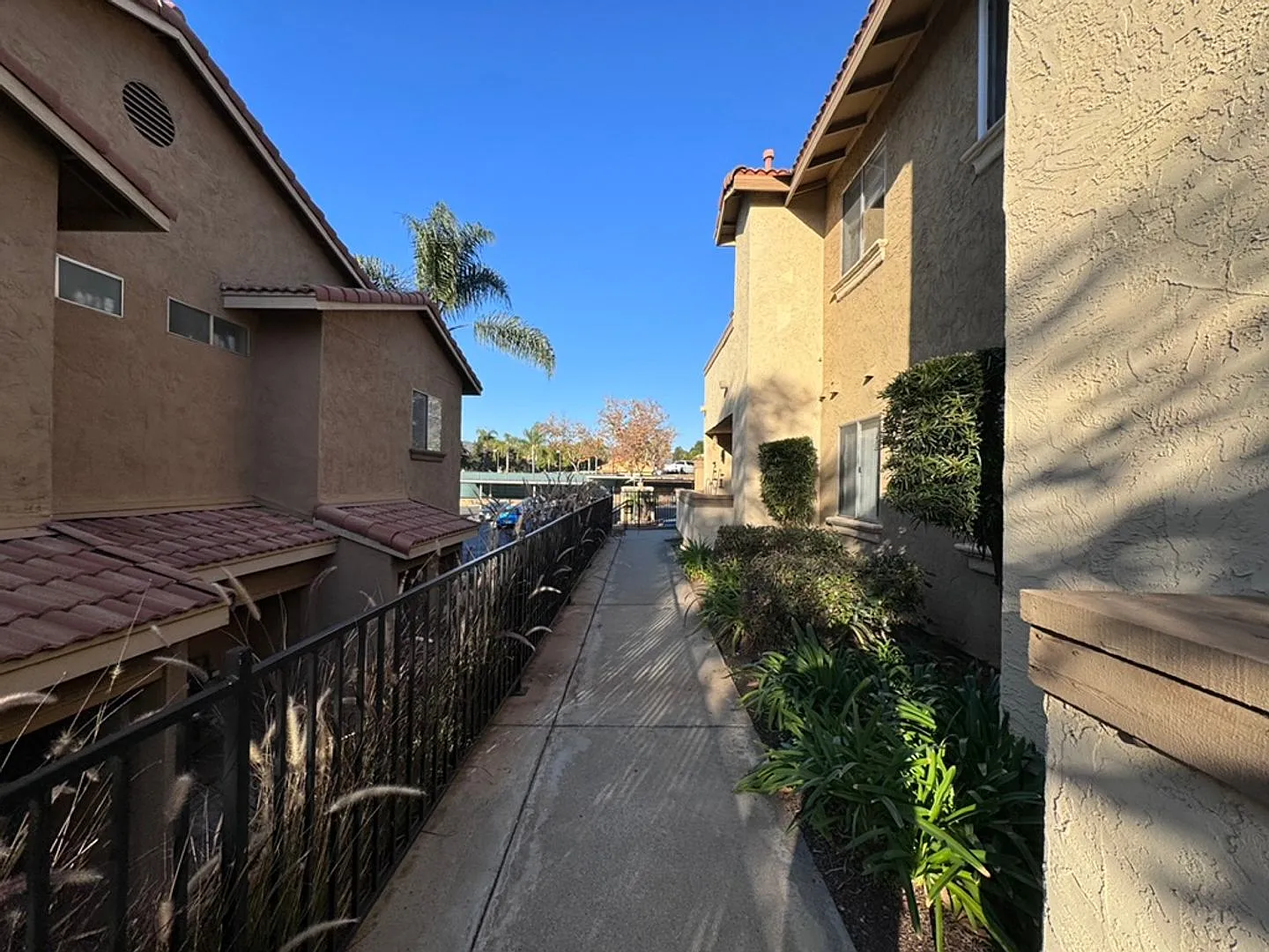 1 bedroom condo with many amentieis — Photo 3