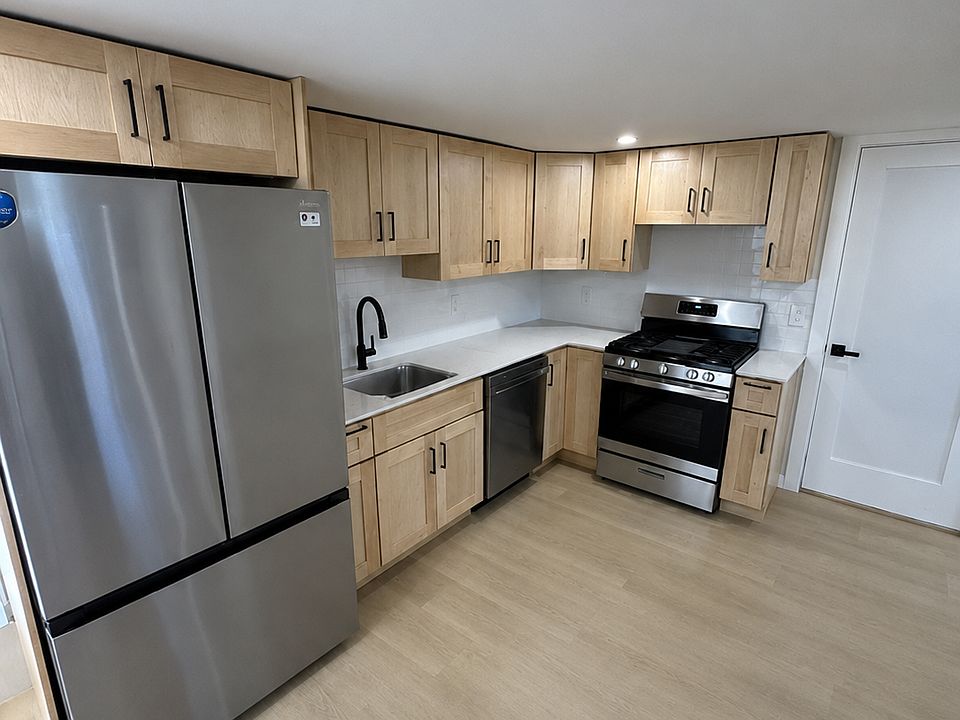 1st image of 94 Irving Pl #1
