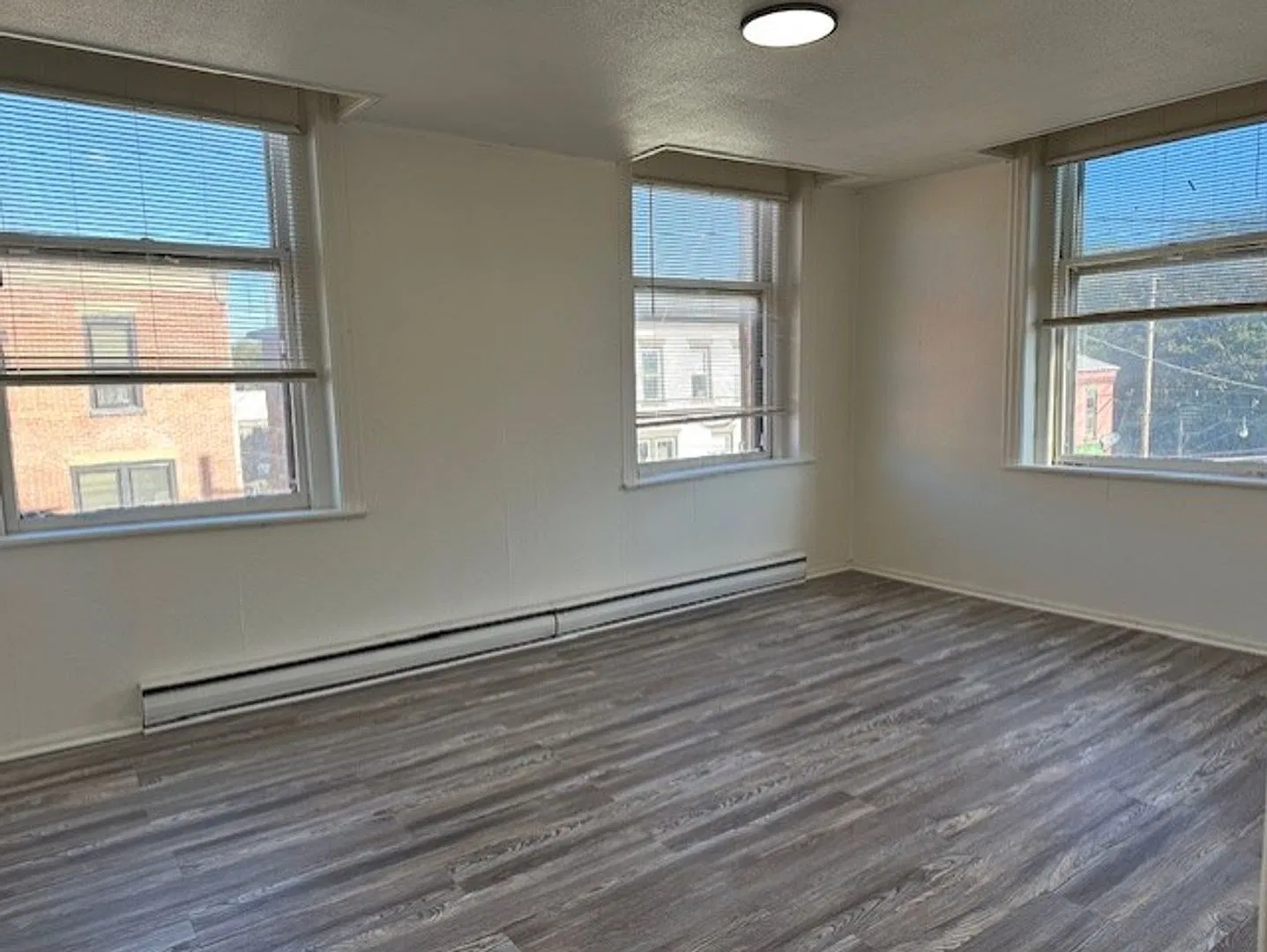 Spacious 3-bedroom, 1-bath apartment in Newport, PA — Photo 3