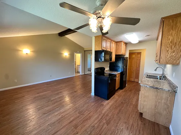 817 Smetana Rd, Hopkins, MN