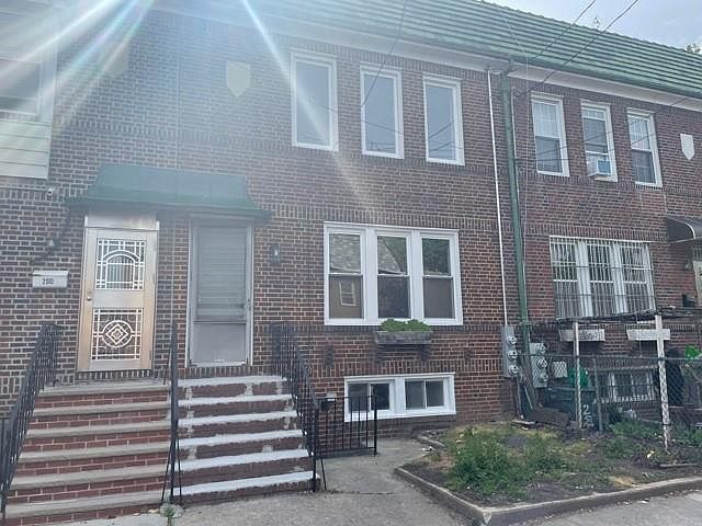 1st image of 2006 E 26th St #1