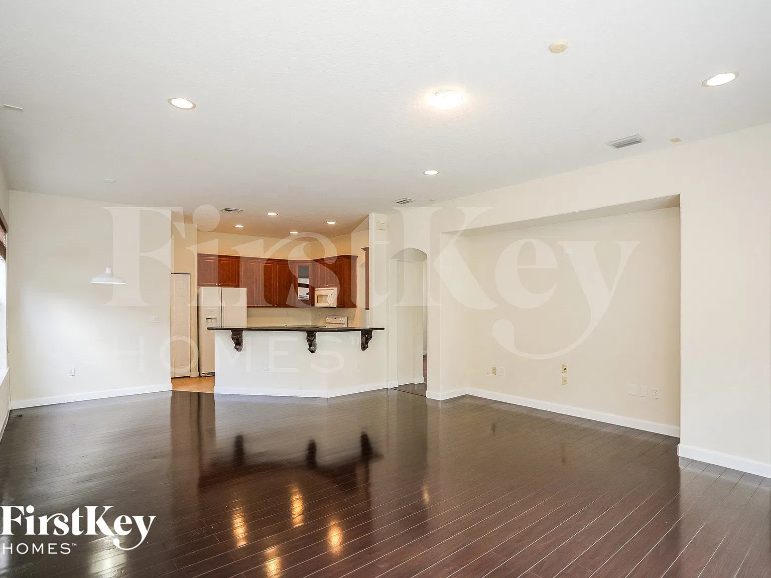 5 bed, 3.0 bath, 2575 sqft, $4,260 — Photo 3