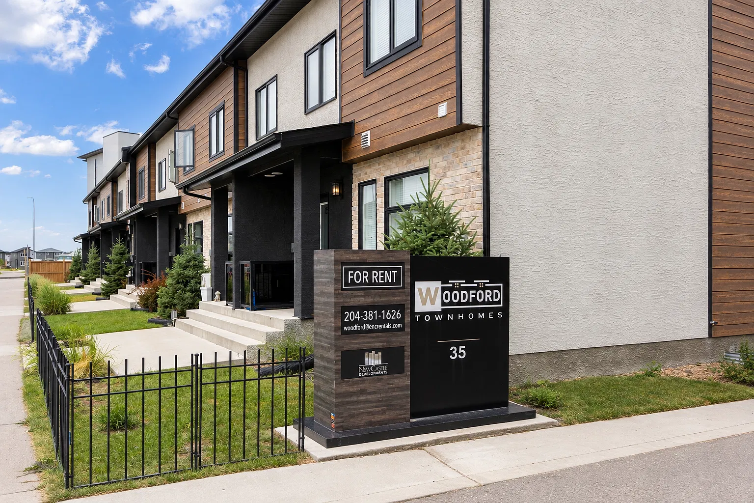 Woodford Townhomes — Photo 2